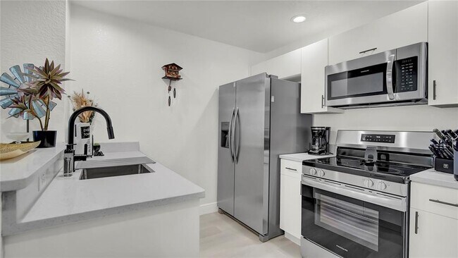 Building Photo - 4009 Venetian Bay Dr