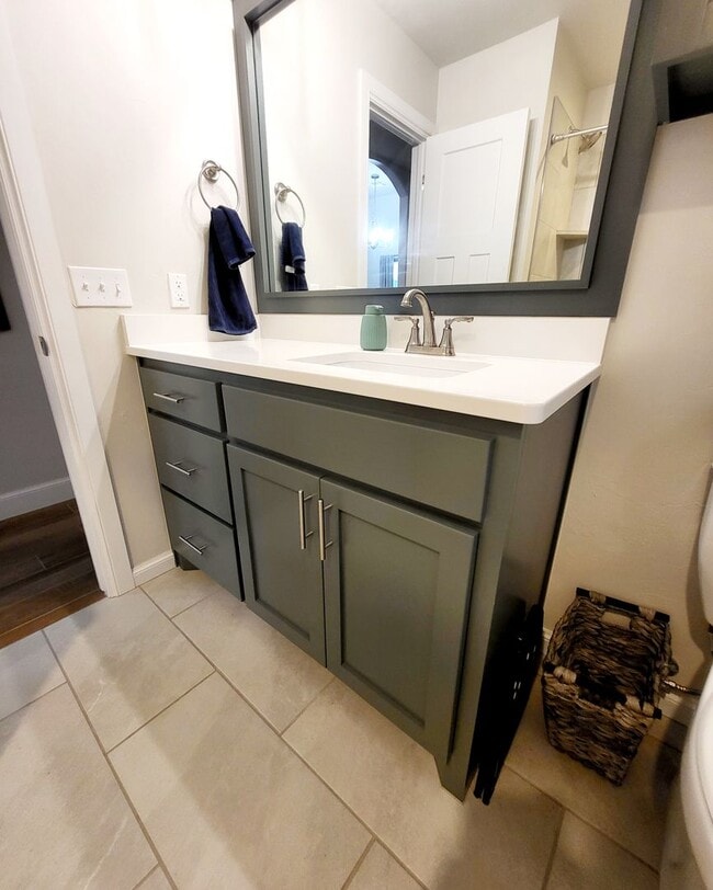Building Photo - You Could Call This Beautiful 4-Bed, 2-Bat...
