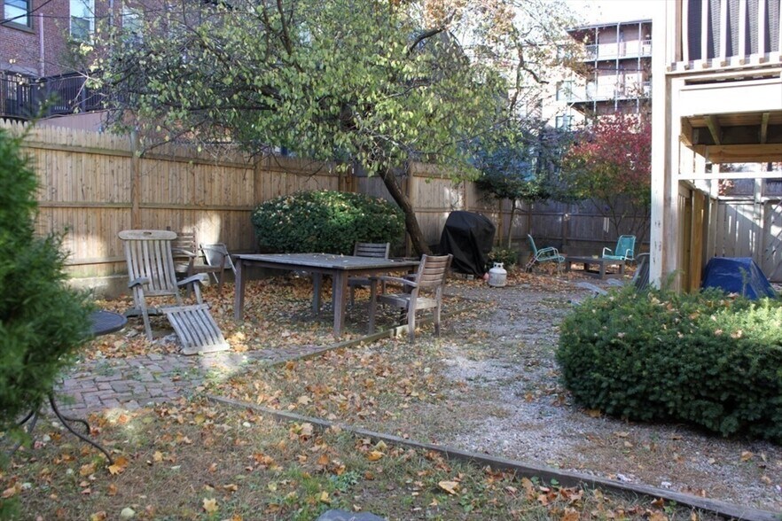 Building Photo - 53 E Springfield St