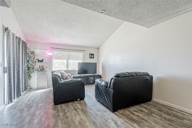 Building Photo - 5168 Garden Ln