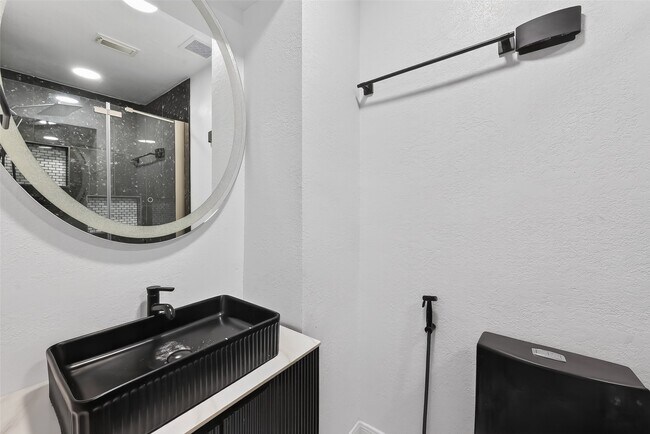 Building Photo - 1311 Rene Ct