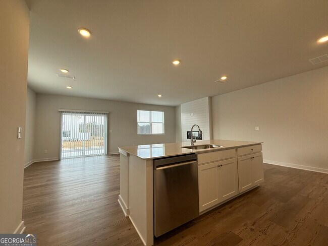 Building Photo - 7253 Mulberry St