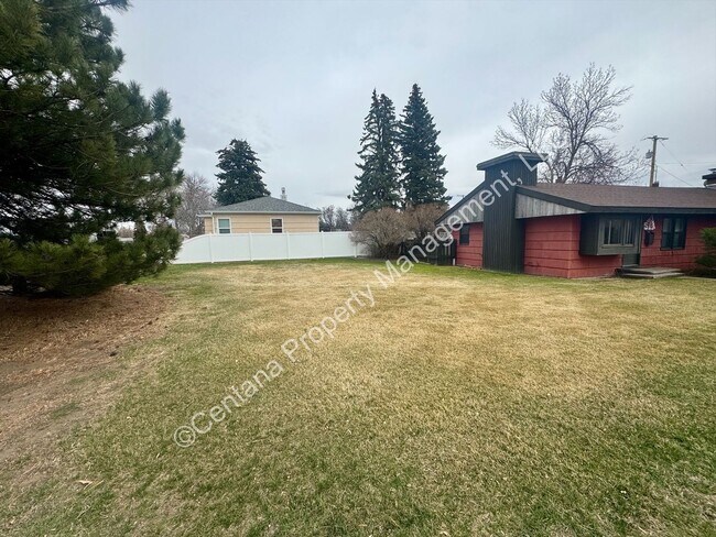 Building Photo - 515-517 25th St N