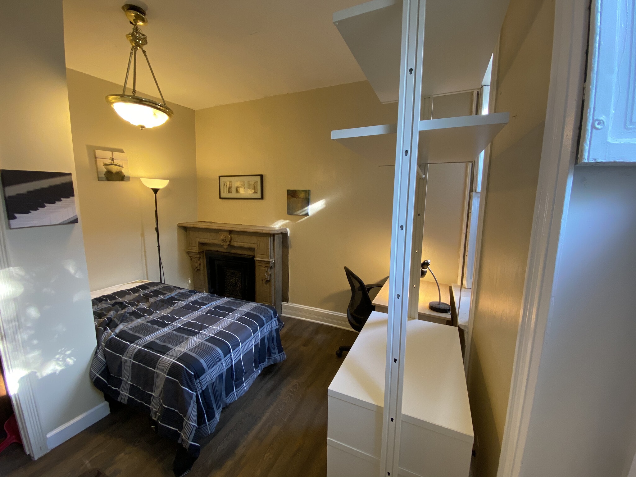 Front Bedroom - FL1 - 917 S Loomis St