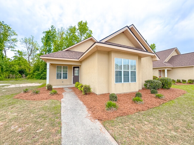 Building Photo - 7 Clayton Ln