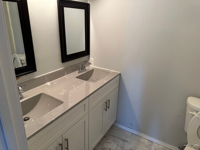 Building Photo - 3182-3184 Shellers Bend