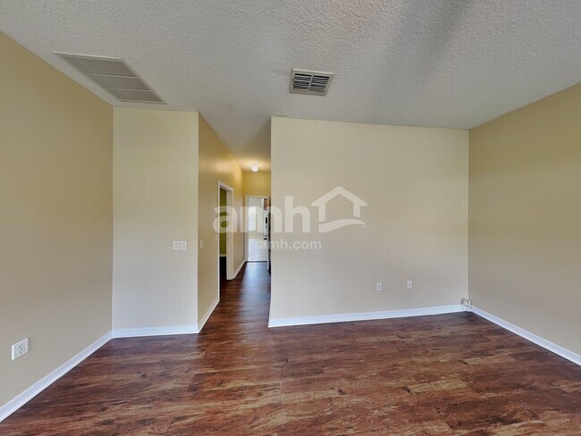 Building Photo - 3112 Dasha Palm Dr