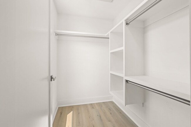 Building Photo - 260 Elm St