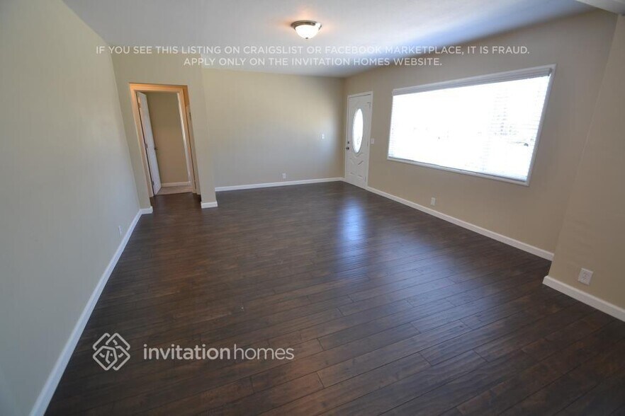 Building Photo - 1058 N Glendora Ave