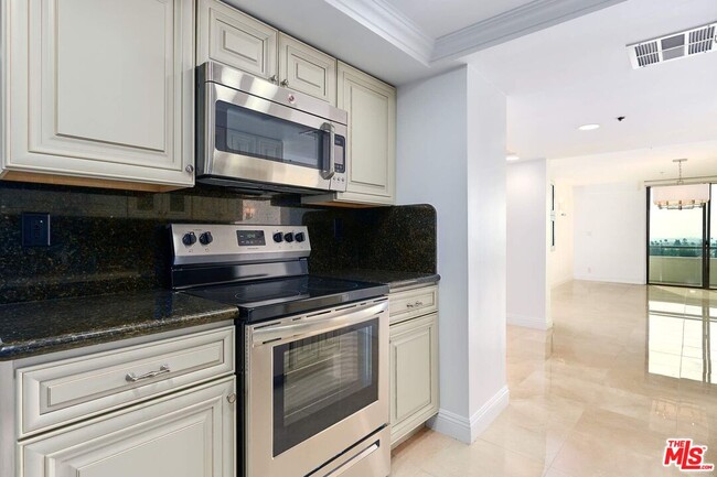 Building Photo - 10660 Wilshire Blvd