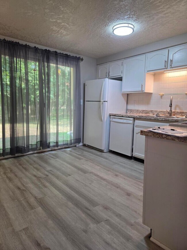 Building Photo - 500 A