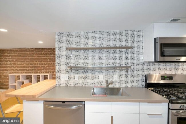 Building Photo - 2721 Ontario Rd NW