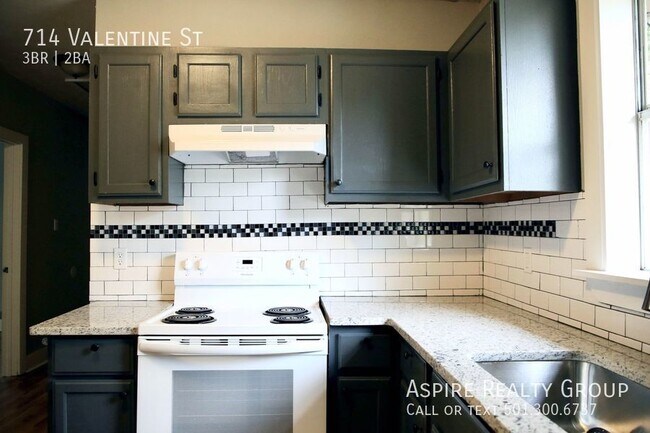 Building Photo - 714 S Valentine St
