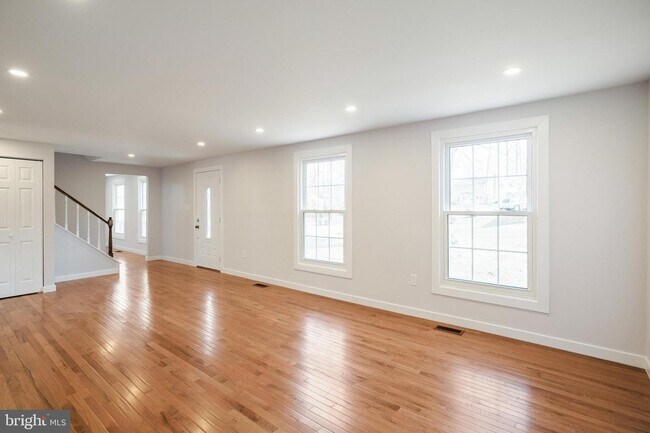 Building Photo - 9003 Fox Lair Dr