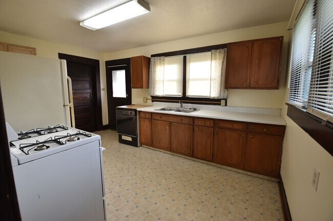 Building Photo - Two Bedroom House in Knightstown