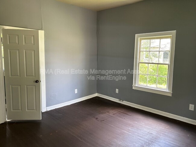 Building Photo - 522 W Slaton Ave