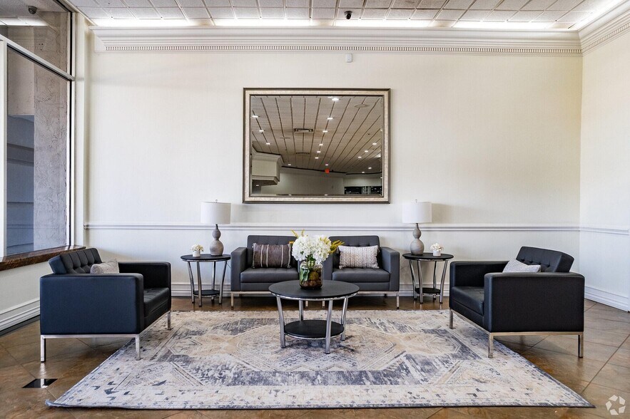 Building Photo - 2851 Maingate Village Cir