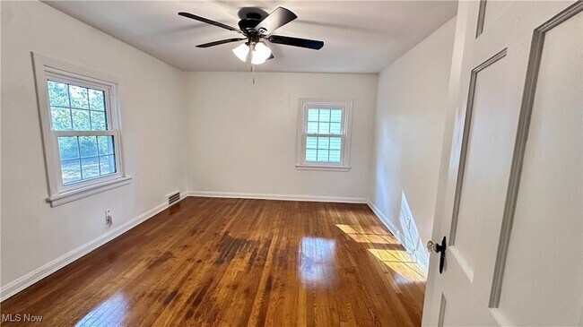 Building Photo - 1271 Hereford Rd