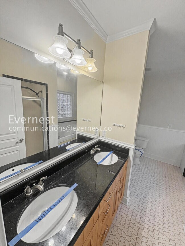 Building Photo - 3 Bed/2 Bath House/ Available Now!