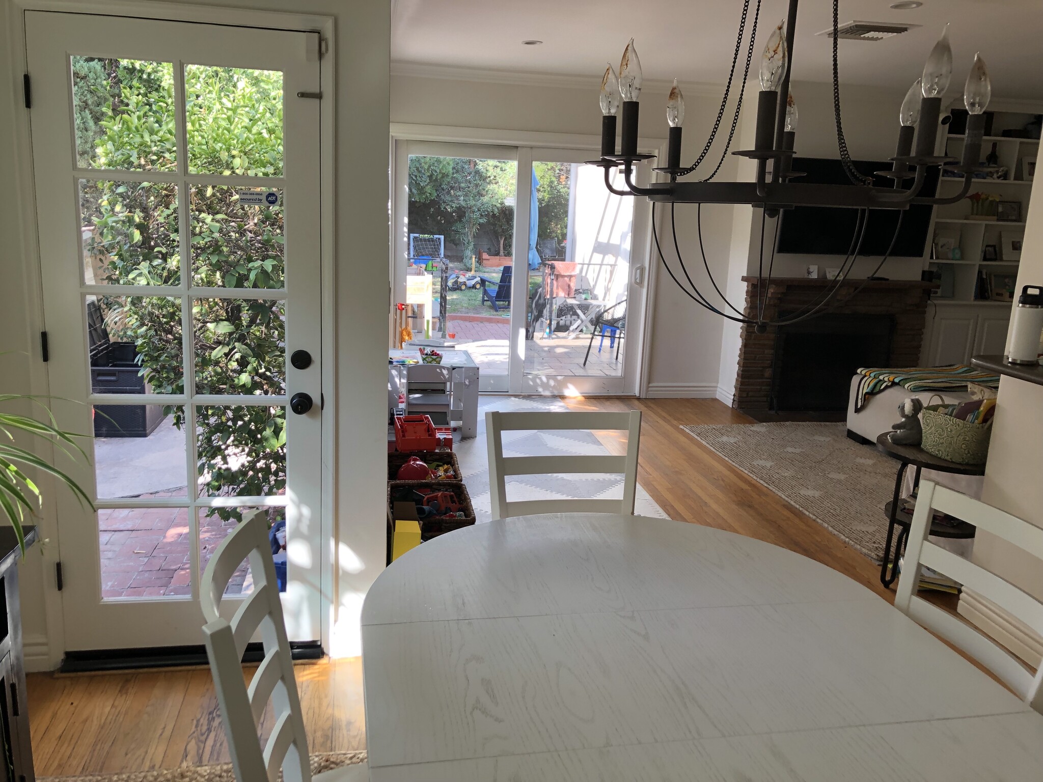 Dining Room - 5507 Noble Ave