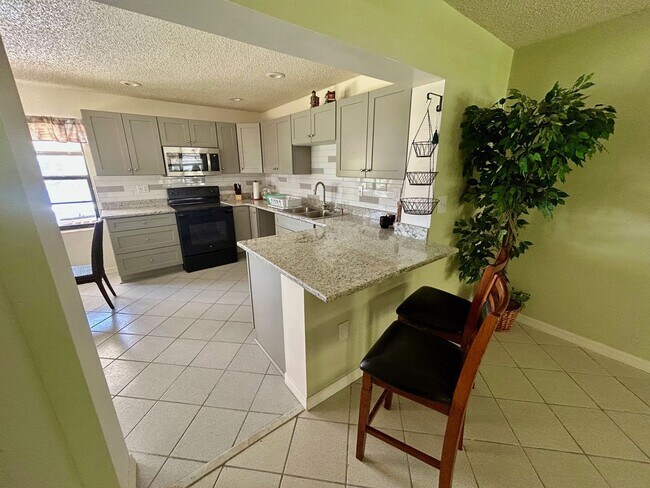 Building Photo - DIRECT GULF ACCESS 2/2 FOR RENT