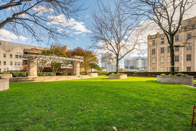 Building Photo - 127 Greyrock Pl