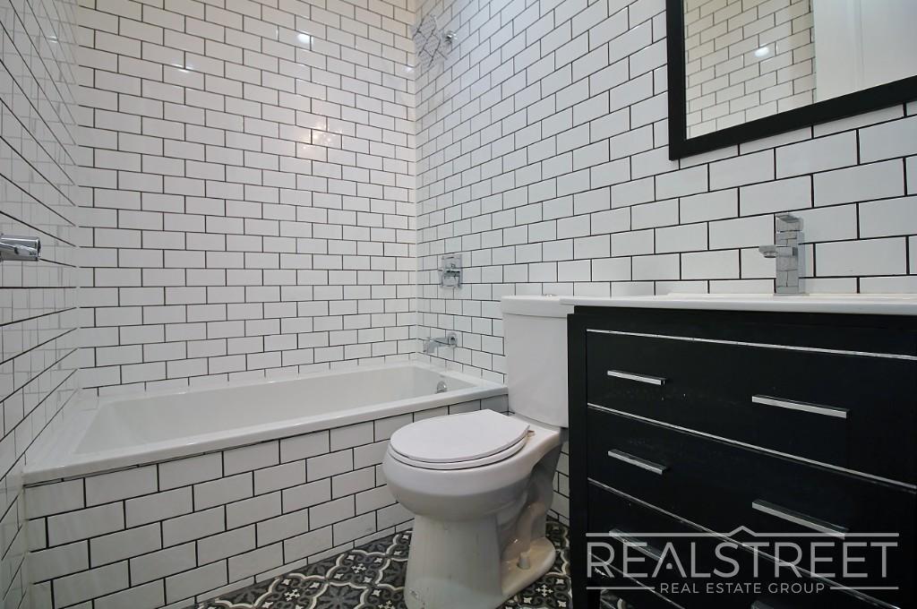 Building Photo - 3 Bed in Crown Heights