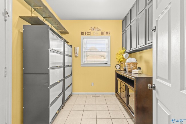 Building Photo - 122 Navaho Trail