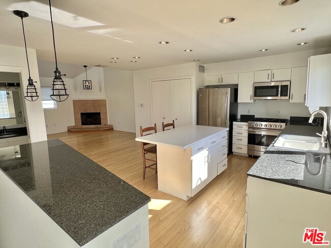 Building Photo - 311 Hill St