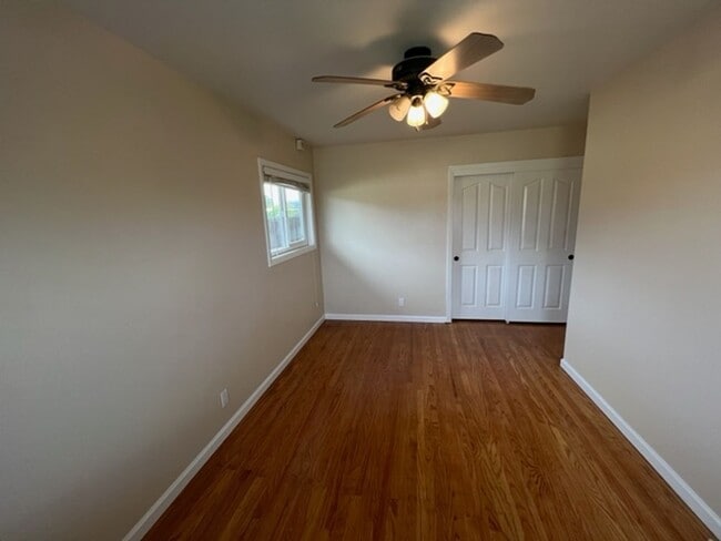 Building Photo - SPACIOUS 4 BEDROOM HOME IN SOUTH SALINAS