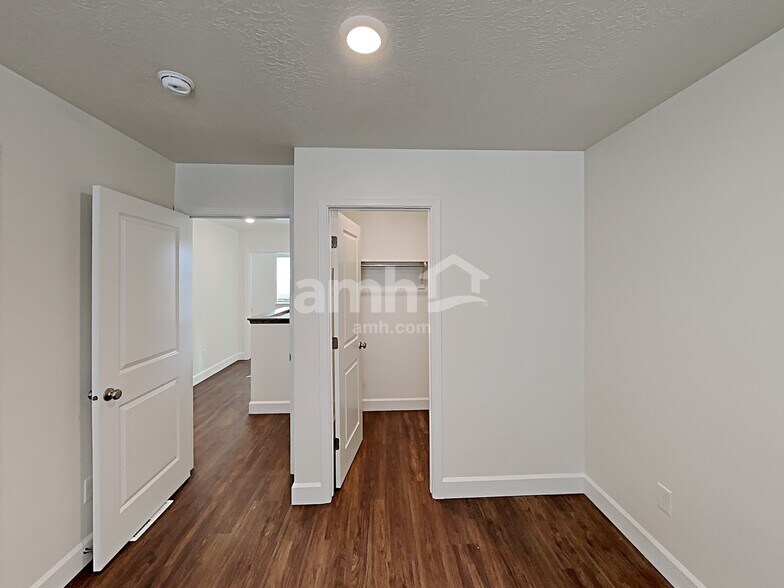 Building Photo - 2329 Surry Way