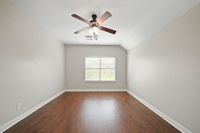 Building Photo - Spacious 4-Bedroom Home in Winfield Lakes