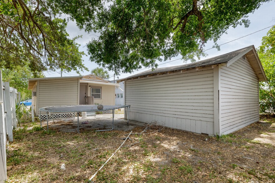 Building Photo - 1715 14th St S