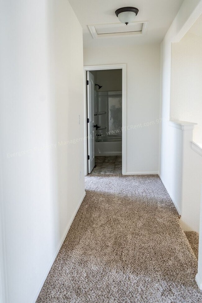Building Photo - Gorgeous 4-Bed, 2.5 Bath Home in Windsor!