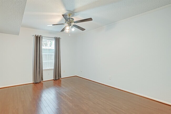 Building Photo - 8287 Kingsbrook Rd