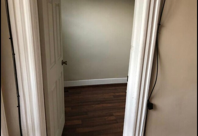 Building Photo - 1014 N Paulina St