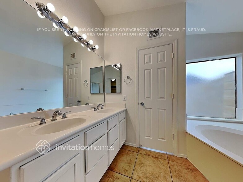 Building Photo - 11234 N 81st Ave