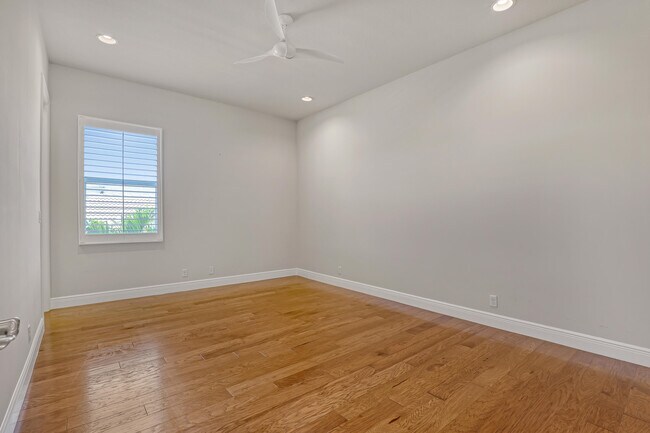 Building Photo - 6464 Bellamalfi St