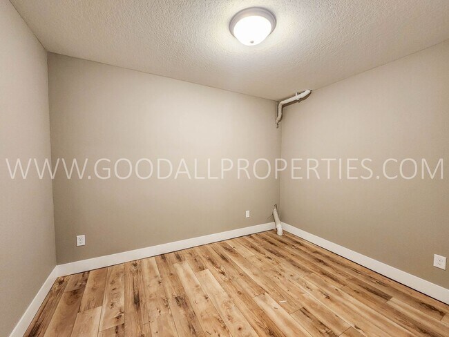 Building Photo - 6-Bedroom, 4-Bath Home in Waukee with Finished Basement & 3-Car Garage