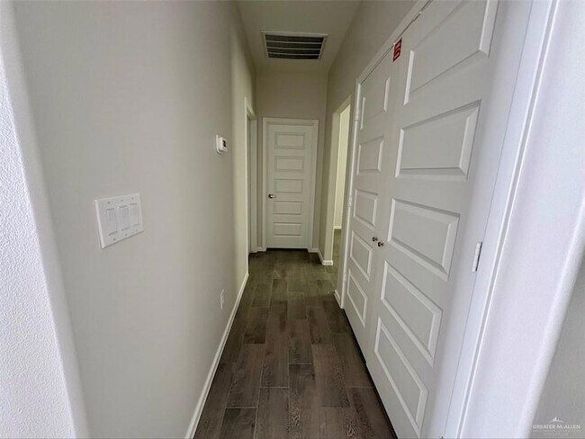 Building Photo - 2816 W Harrison Ave