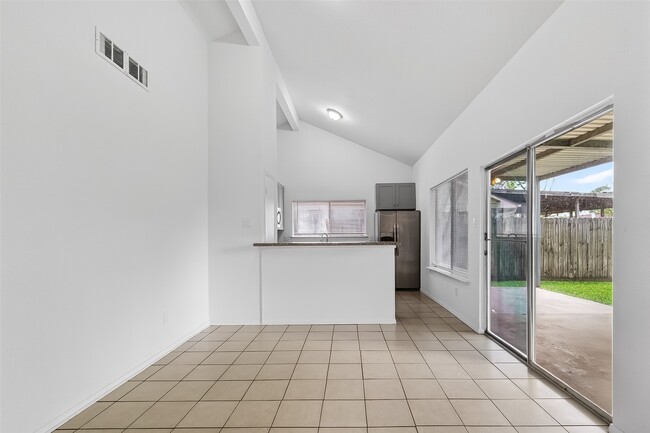 Building Photo - 1122 Woodbridge Ave