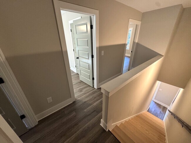Building Photo - Downtown 4br Home FOR RENT