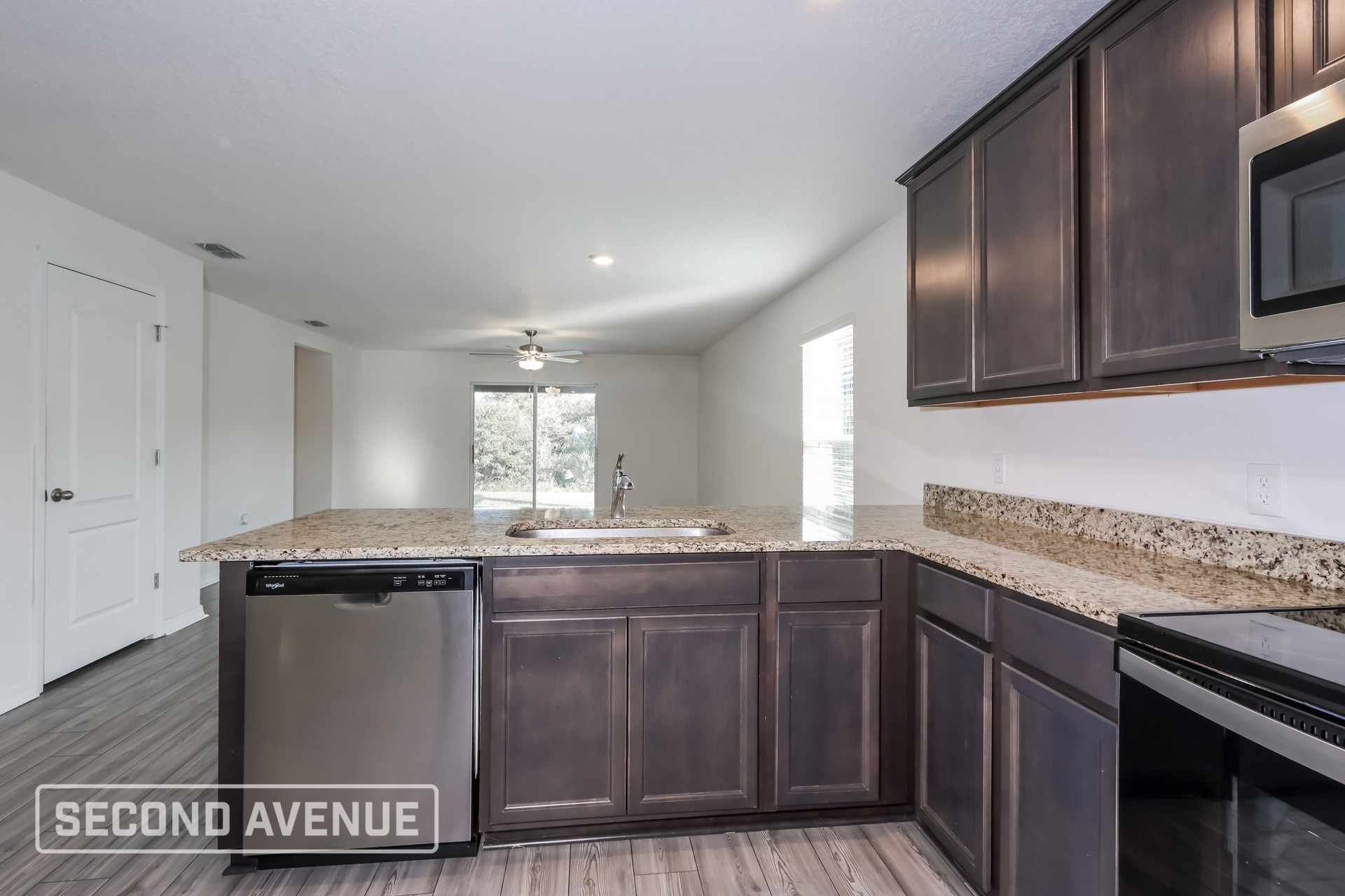 Building Photo - 3399 Lakeland Ave