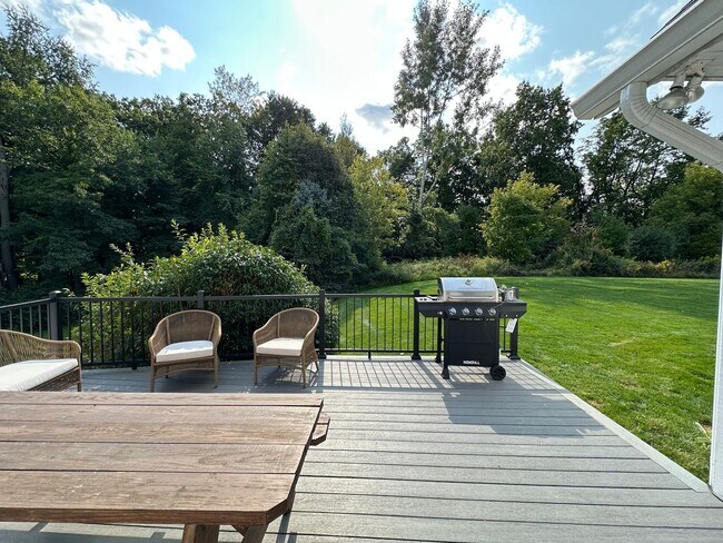 Building Photo - Five Bedroom Home on Almost Two Acres!