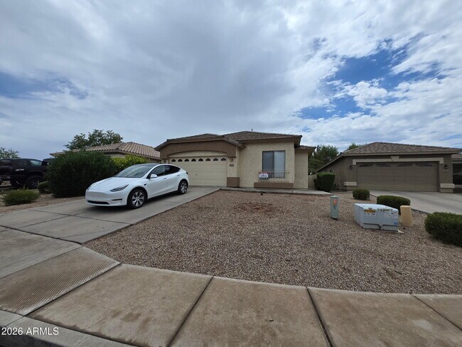 Building Photo - 844 S Roca Ct