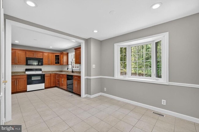 Building Photo - 5109 Blue Ridge Ave