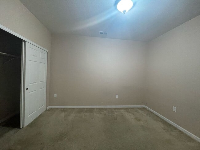 Building Photo - BEAUTIFUL CONDO with NEW LVP Flooring - AV...