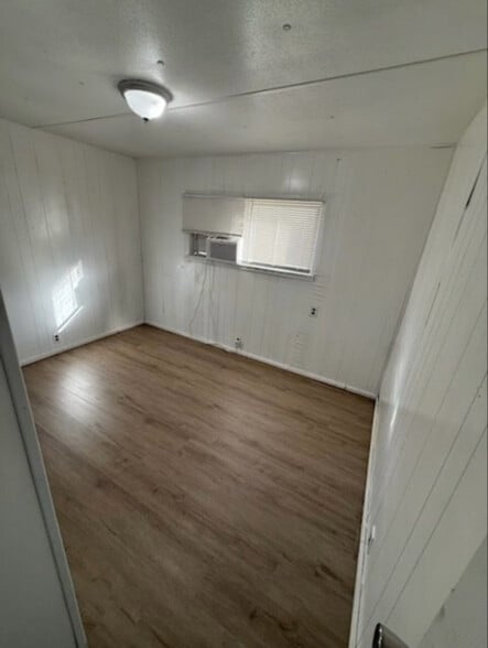 Building Photo - 215 Weeks Rd