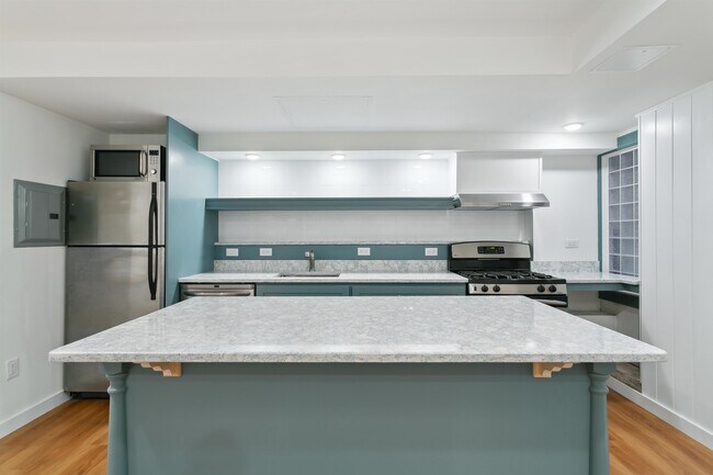 Building Photo - 110 Summit Ave