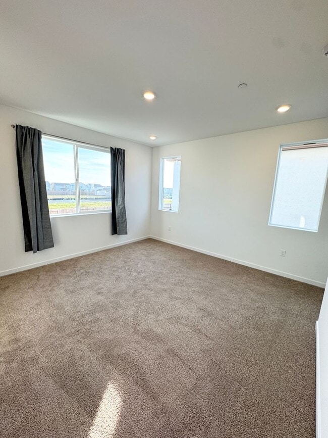 Building Photo - BRAND NEW 5 Bedrooms 3 Full Baths Solar Included Blossom Plan at Lilly Community SEE VIDEO